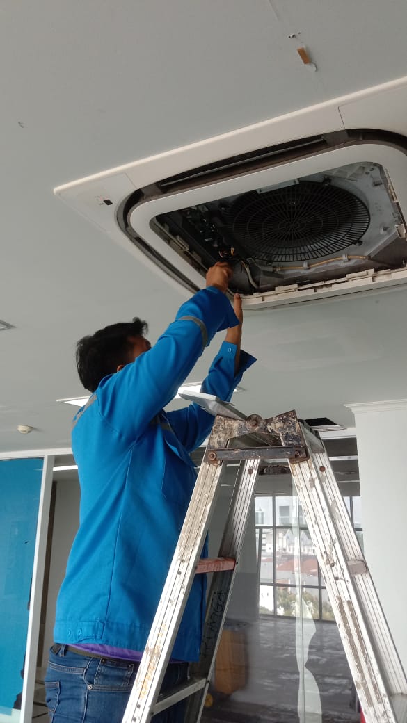 Perawatan AC Cassette Komersial