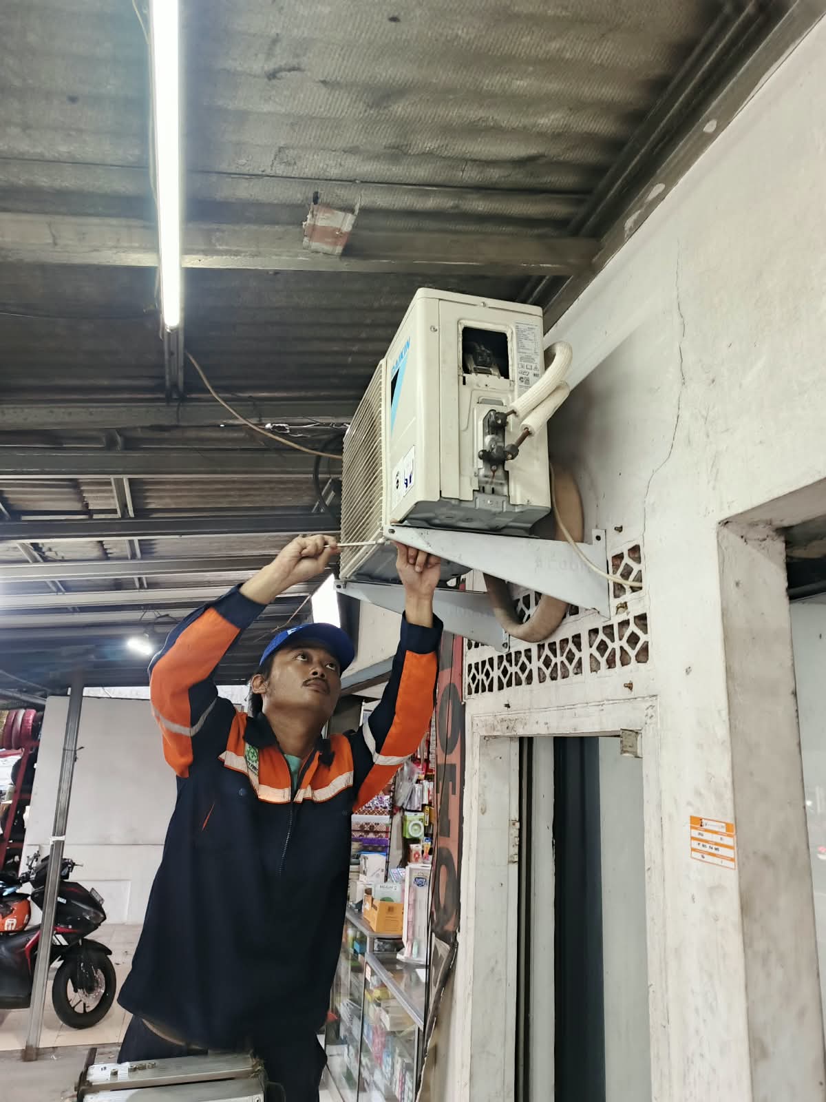 Pengecekan Tekanan Freon & Ampere